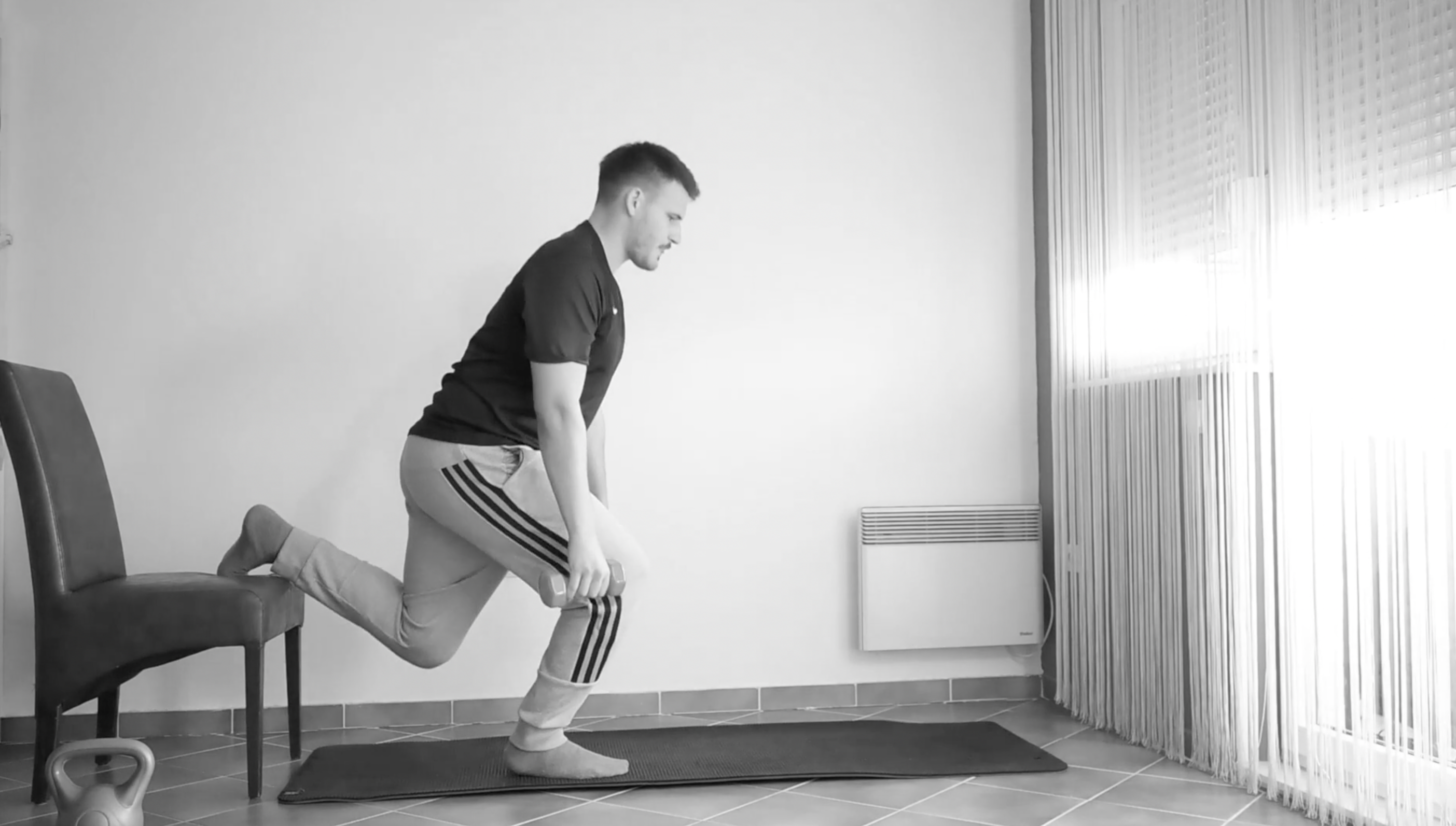 22 minutni trening snage sa girjom, bučicama i kuhinjskom stolicom