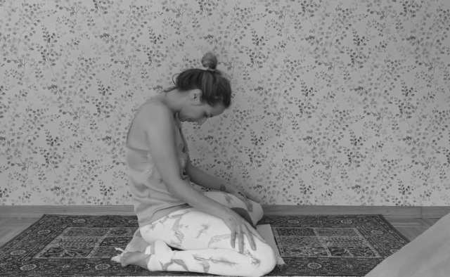 Serija kundalini joge za mjesečnicu – 1.video