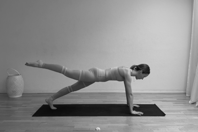 Kratki pilates za cijelo tijelo s naglaskom na stražnju ložu